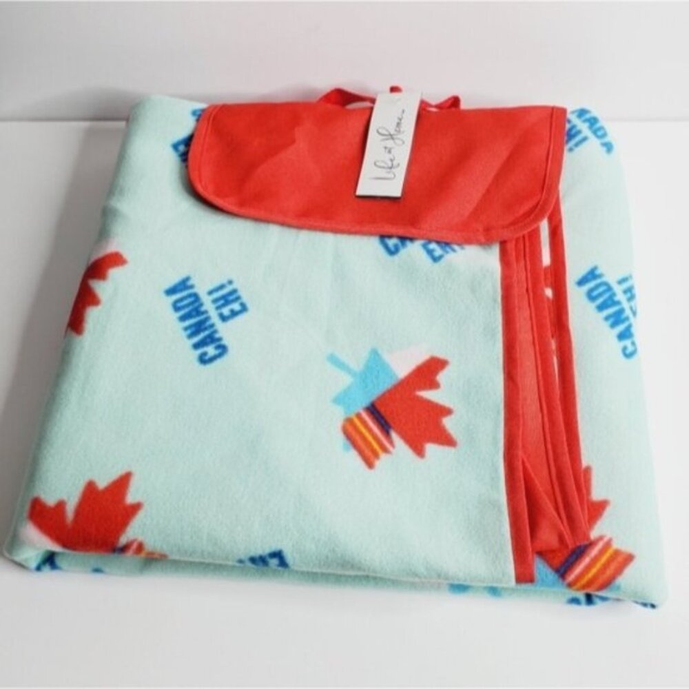 NWT Life At Home Canada Maple Leaf Fleece Packable Picnic Blanket Car Throw